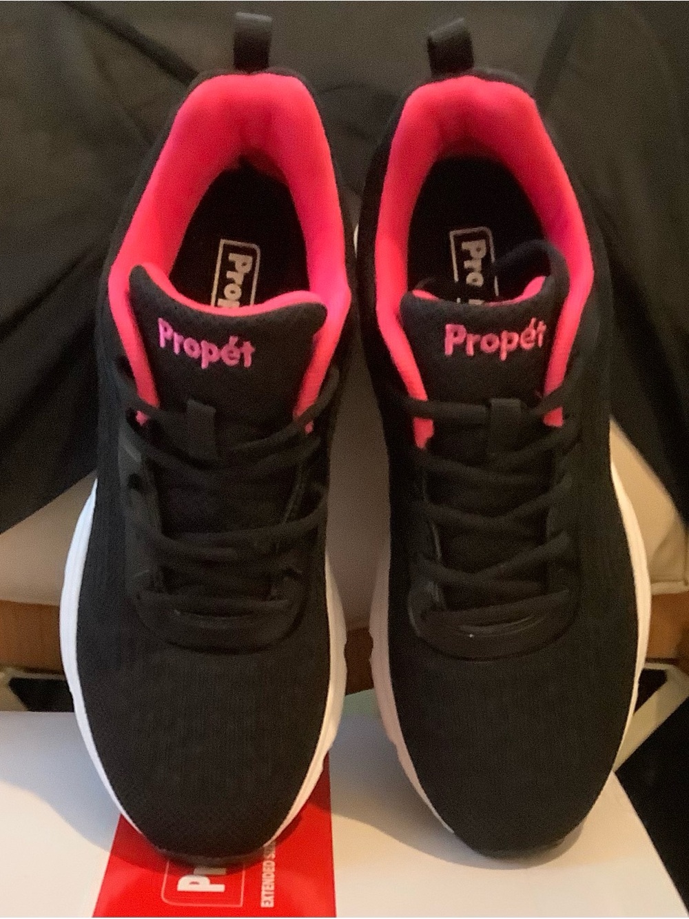 New in the box PROPET 10W Stability Strive Walking Sneakers Black & Hot Pink New